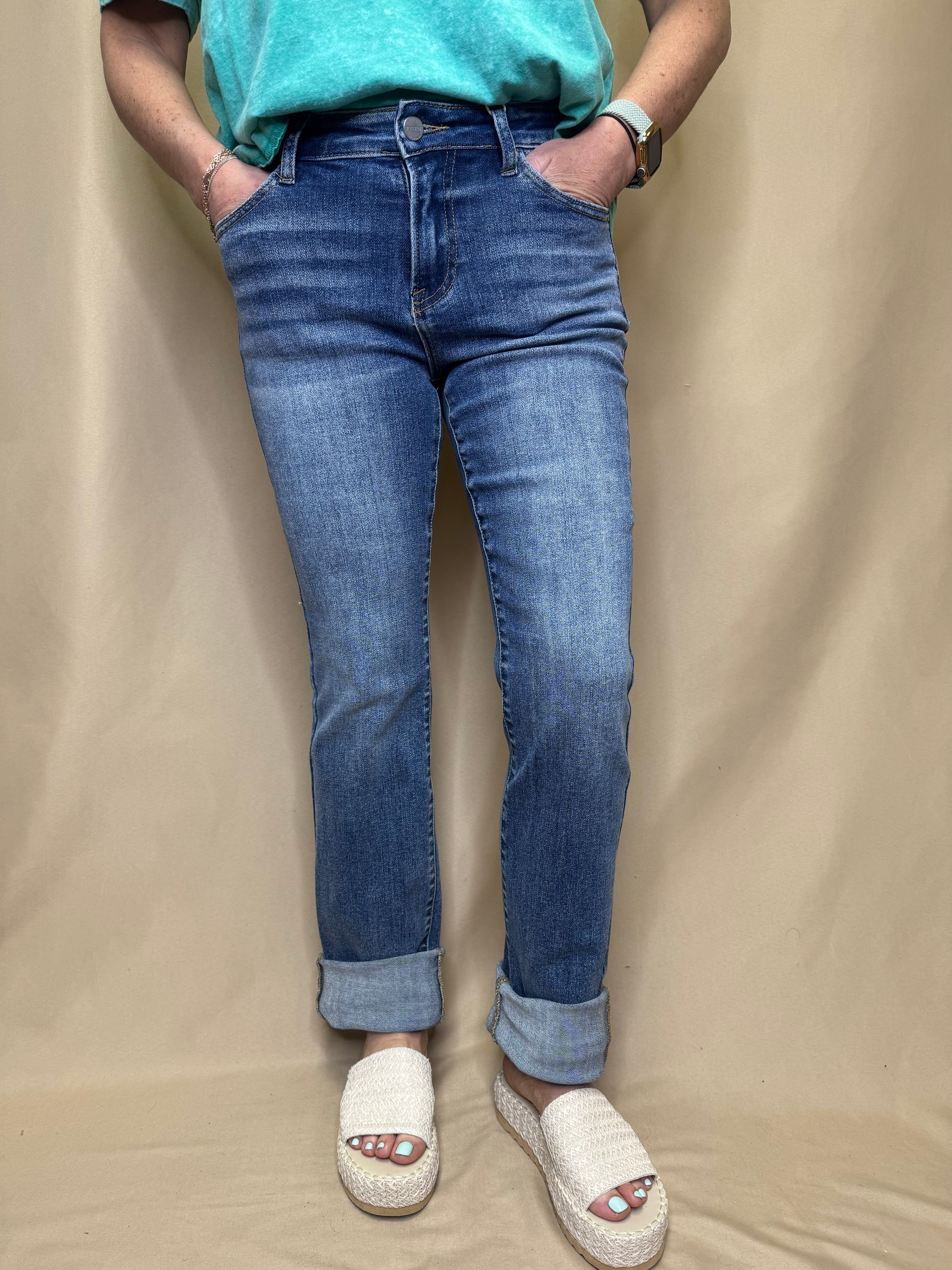 Mid Rise-Long Straight Jeans