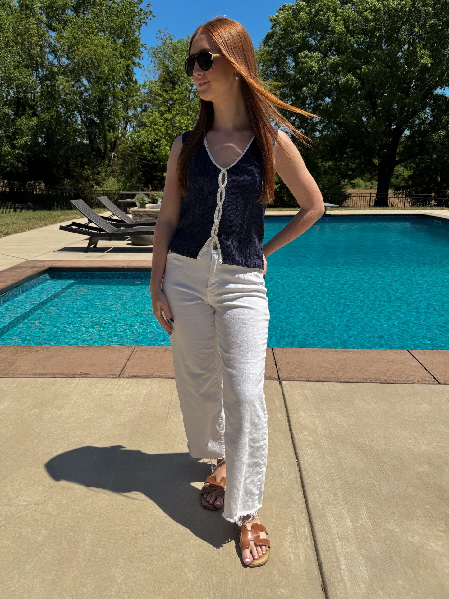 Chic Contrast Keyhole Sweater Vest