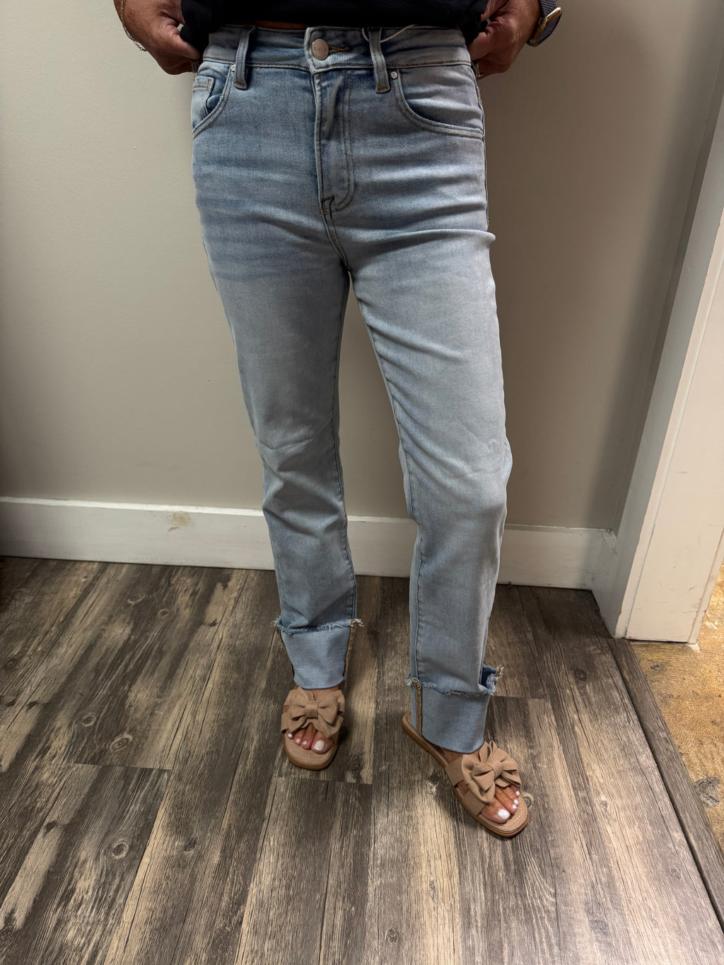 HR Straight Cuffed Relaxed Jeans